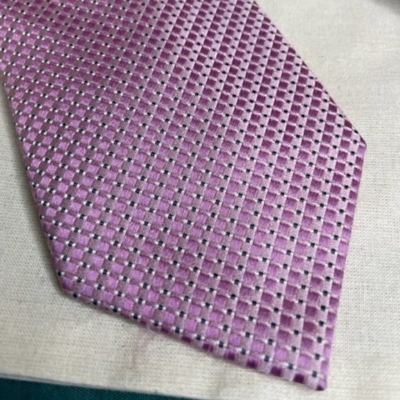Geoffrey Beene Other - Geoffrey Beene Mens Silk Tie Pink diamond pattern Hand Made